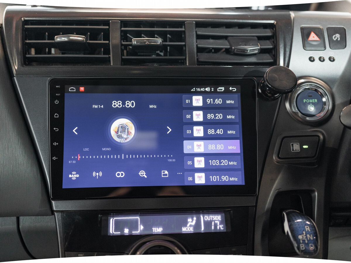 Toyota Prius Alpha 2013 - фото автомобиля