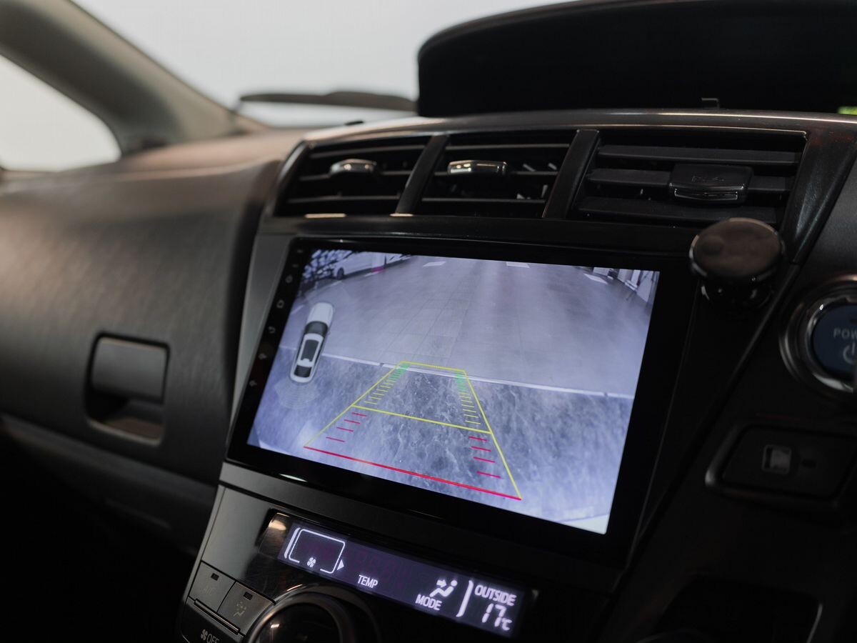 Toyota Prius Alpha 2013 - фото автомобиля