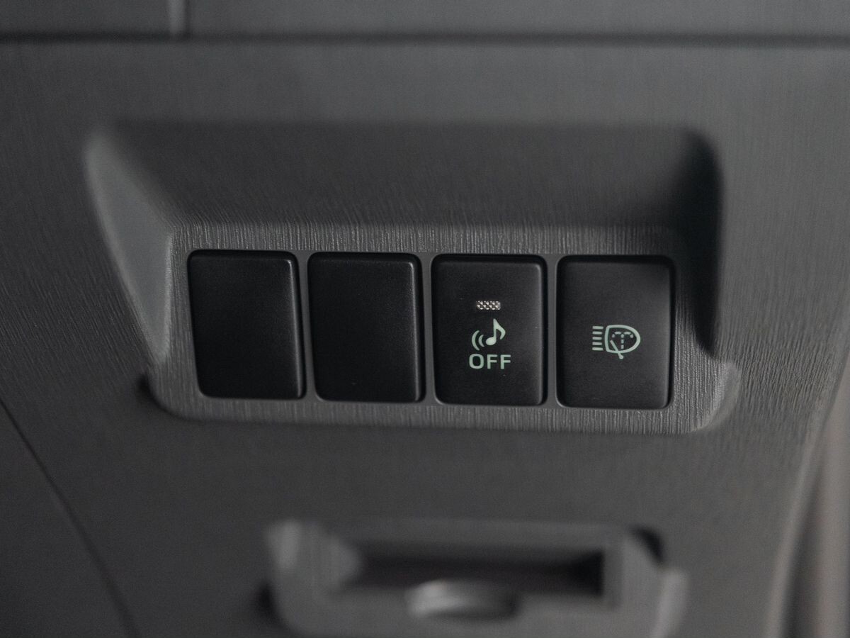 Toyota Prius Alpha 2013 - фото автомобиля