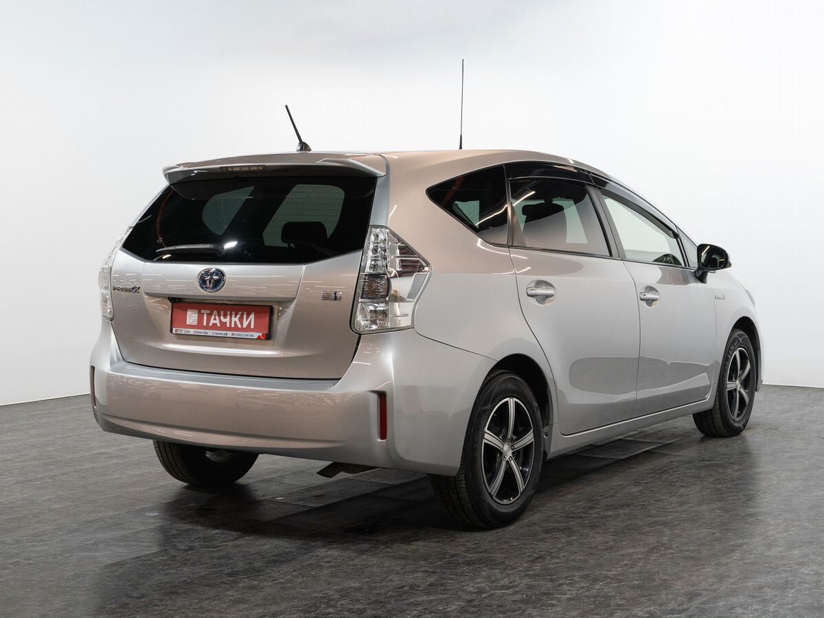 Toyota Prius Alpha 2013 - фото автомобиля
