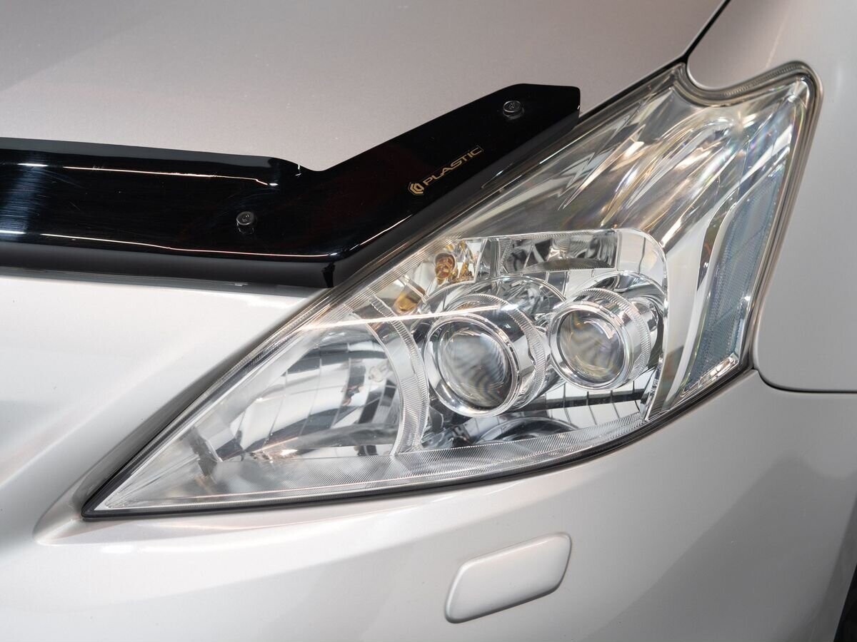 Toyota Prius Alpha 2013 - фото автомобиля