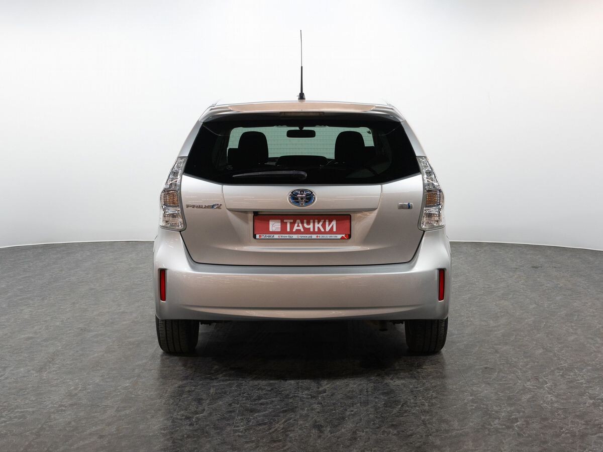Toyota Prius Alpha 2013 - фото автомобиля