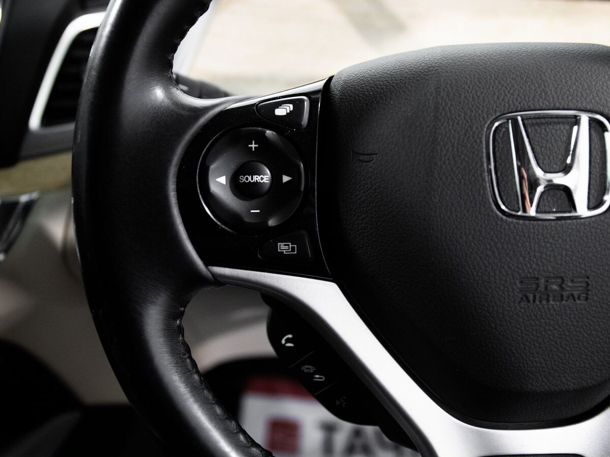 Honda Jade 2015 - фото автомобиля