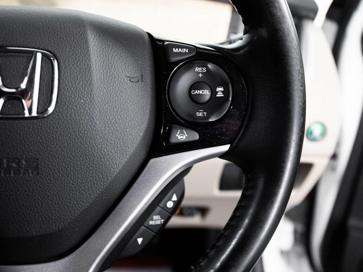 Honda Jade 2015 - фото автомобиля