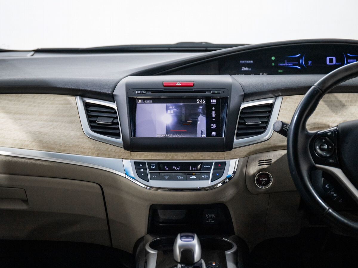 Honda Jade 2015 - фото автомобиля