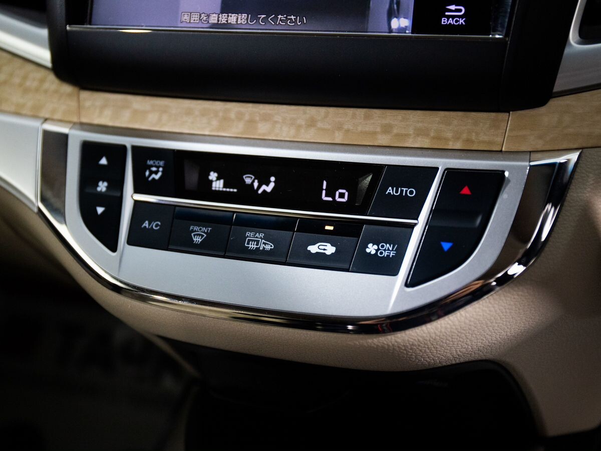 Honda Jade 2015 - фото автомобиля