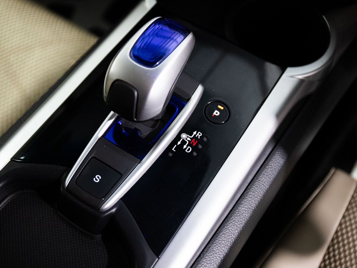 Honda Jade 2015 - фото автомобиля