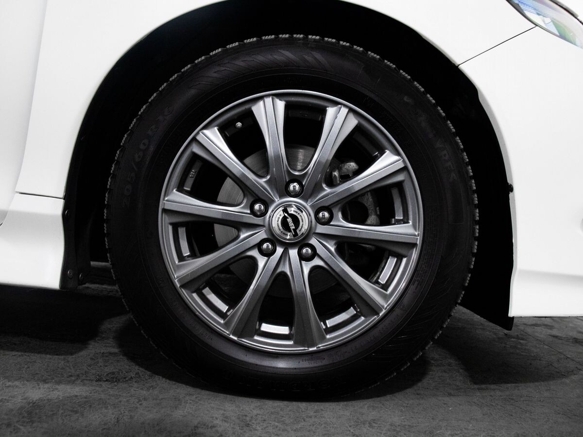 Honda Jade 2015 - фото автомобиля
