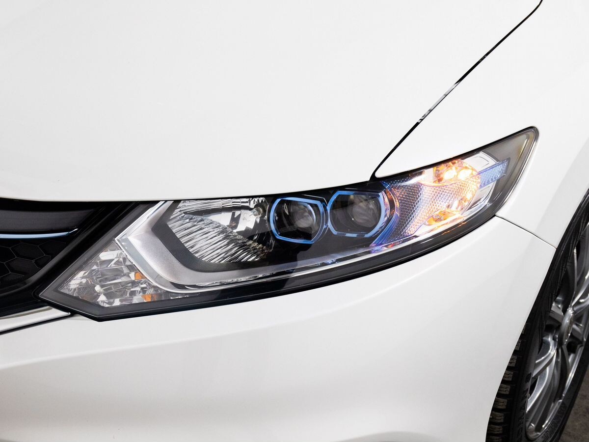 Honda Jade 2015 - фото автомобиля