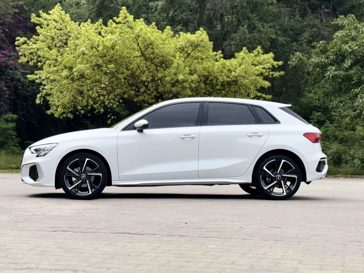 Audi A3 2022 - фото автомобиля