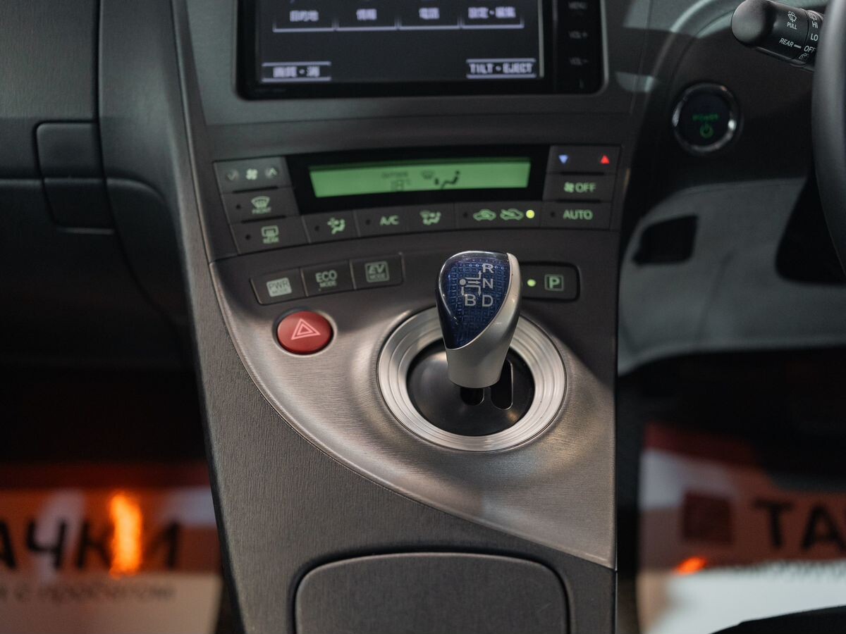 Toyota Prius 2015 - фото автомобиля