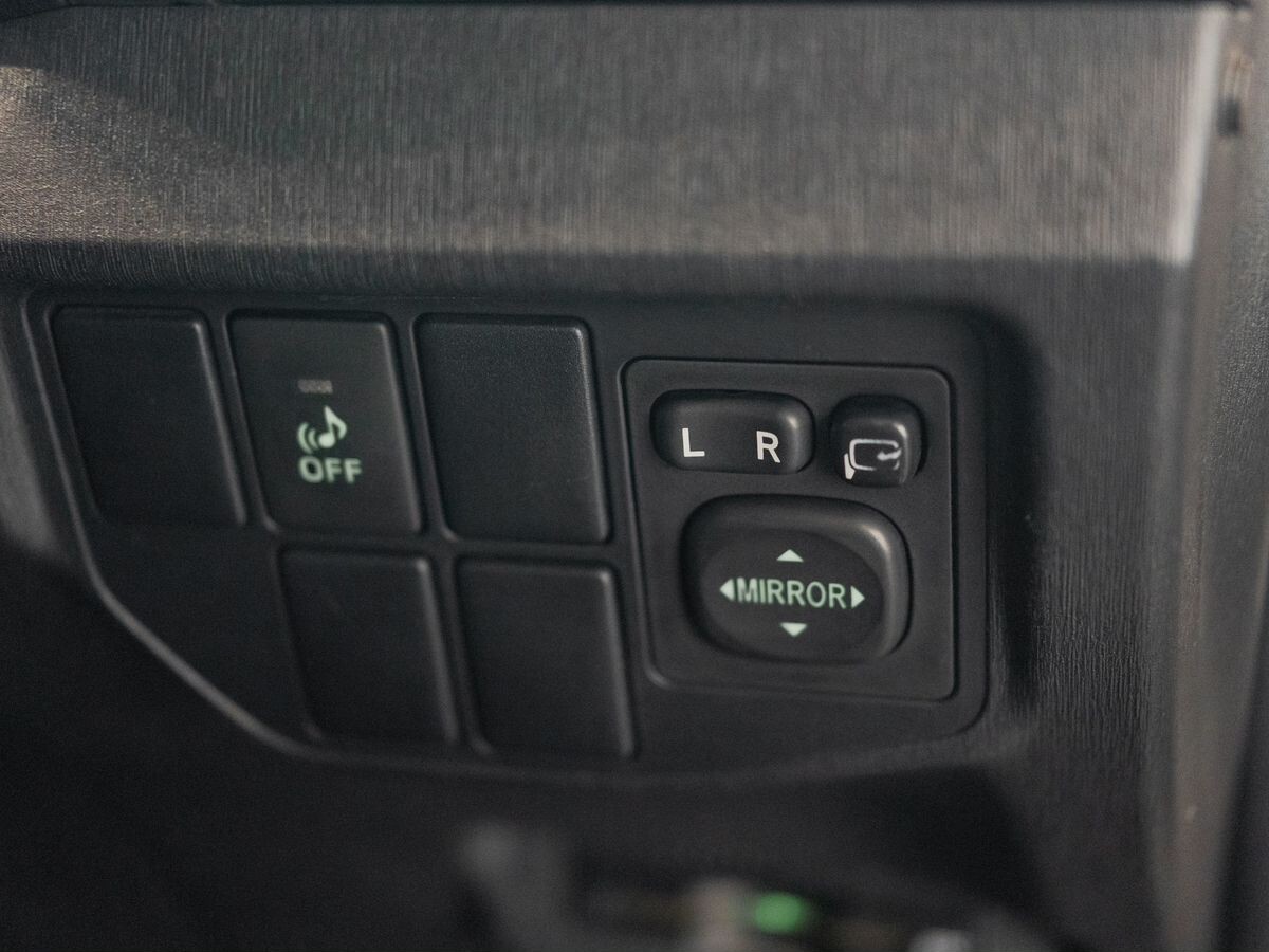 Toyota Prius 2015 - фото автомобиля