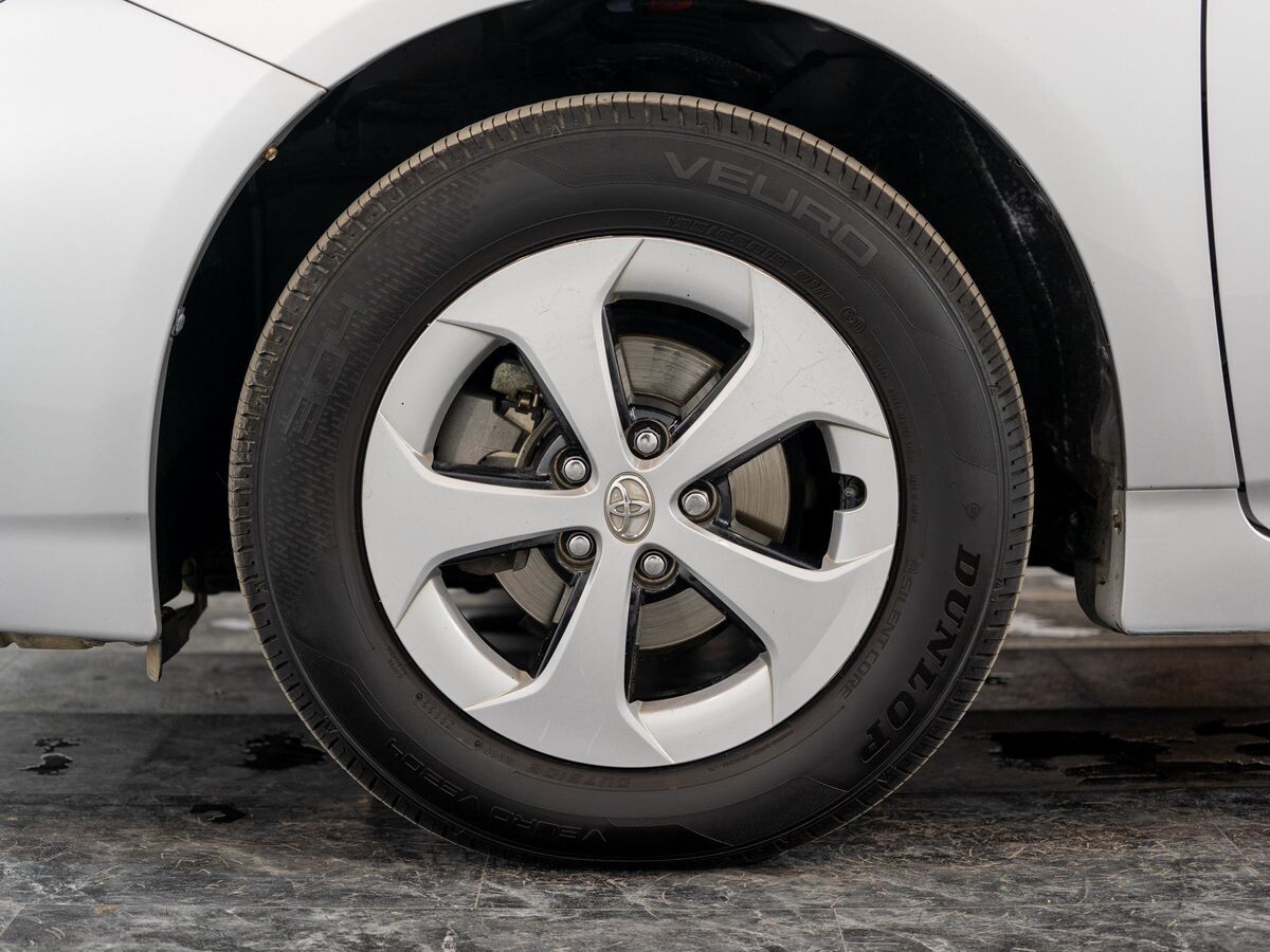 Toyota Prius 2015 - фото автомобиля