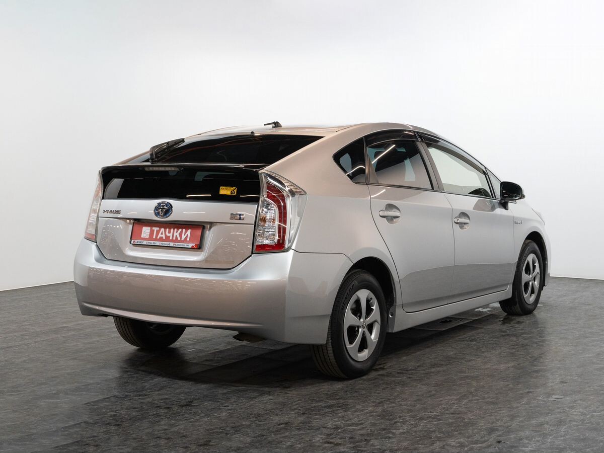 Toyota Prius 2015 - фото автомобиля
