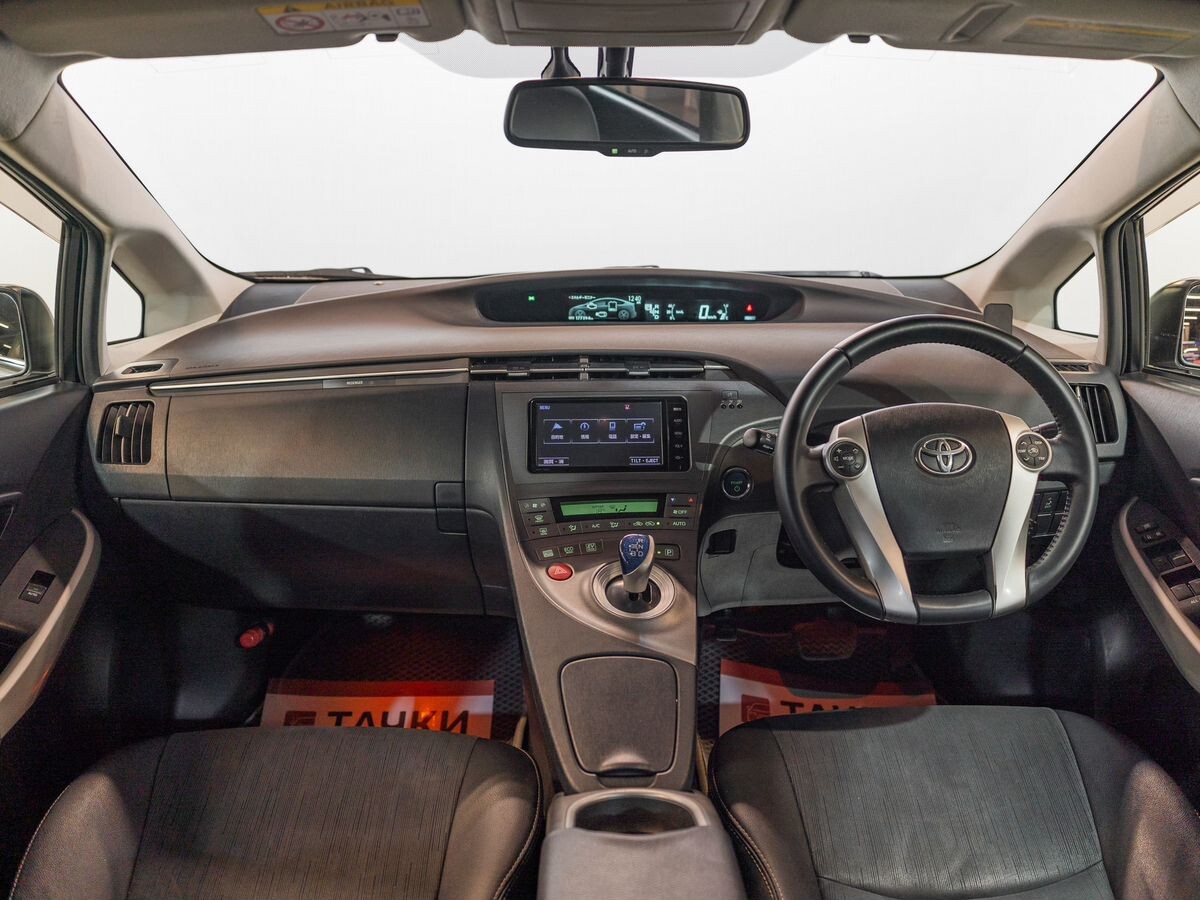 Toyota Prius 2015 - фото автомобиля