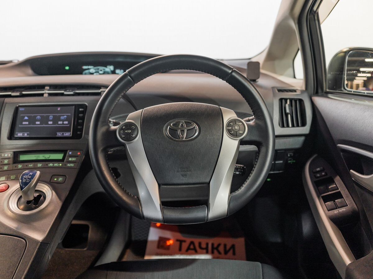 Toyota Prius 2015 - фото автомобиля