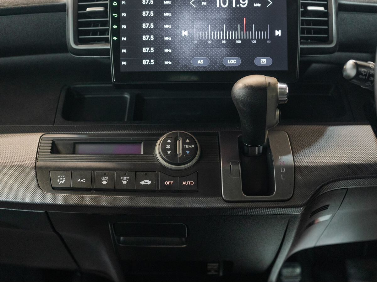 Honda Freed 2010 - фото автомобиля