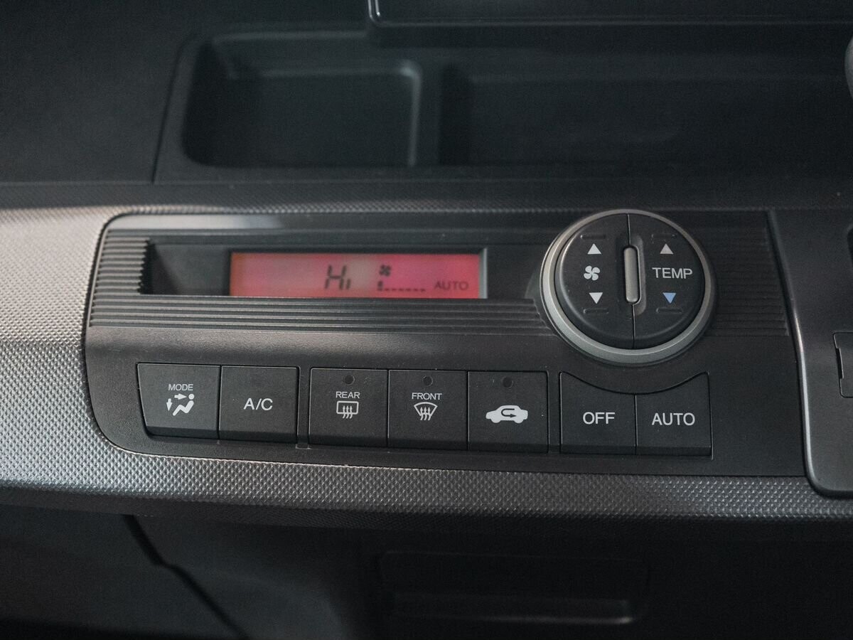 Honda Freed 2010 - фото автомобиля