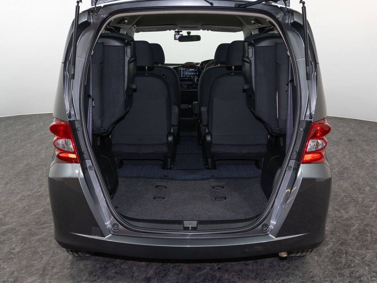 Honda Freed 2010 - фото автомобиля