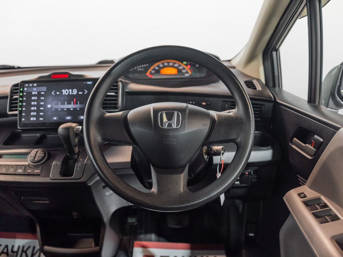 Honda Freed 2010 - фото автомобиля