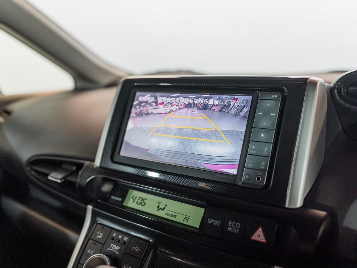 Toyota Wish 2012 - фото автомобиля