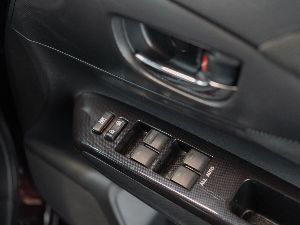 Toyota Wish 2012 - фото автомобиля