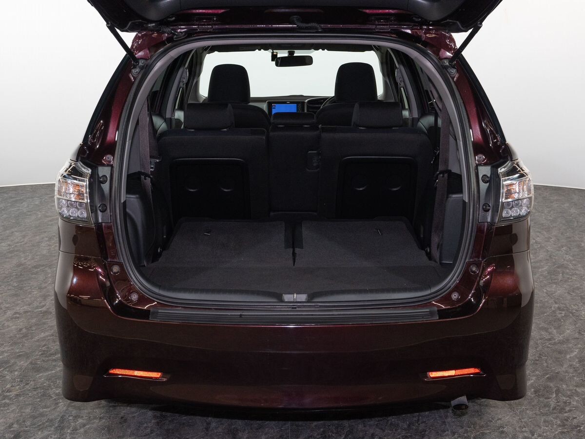 Toyota Wish 2012 - фото автомобиля