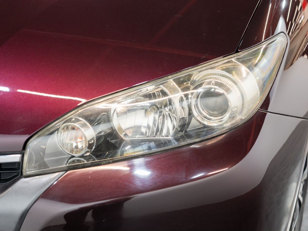 Toyota Wish 2012 - фото автомобиля
