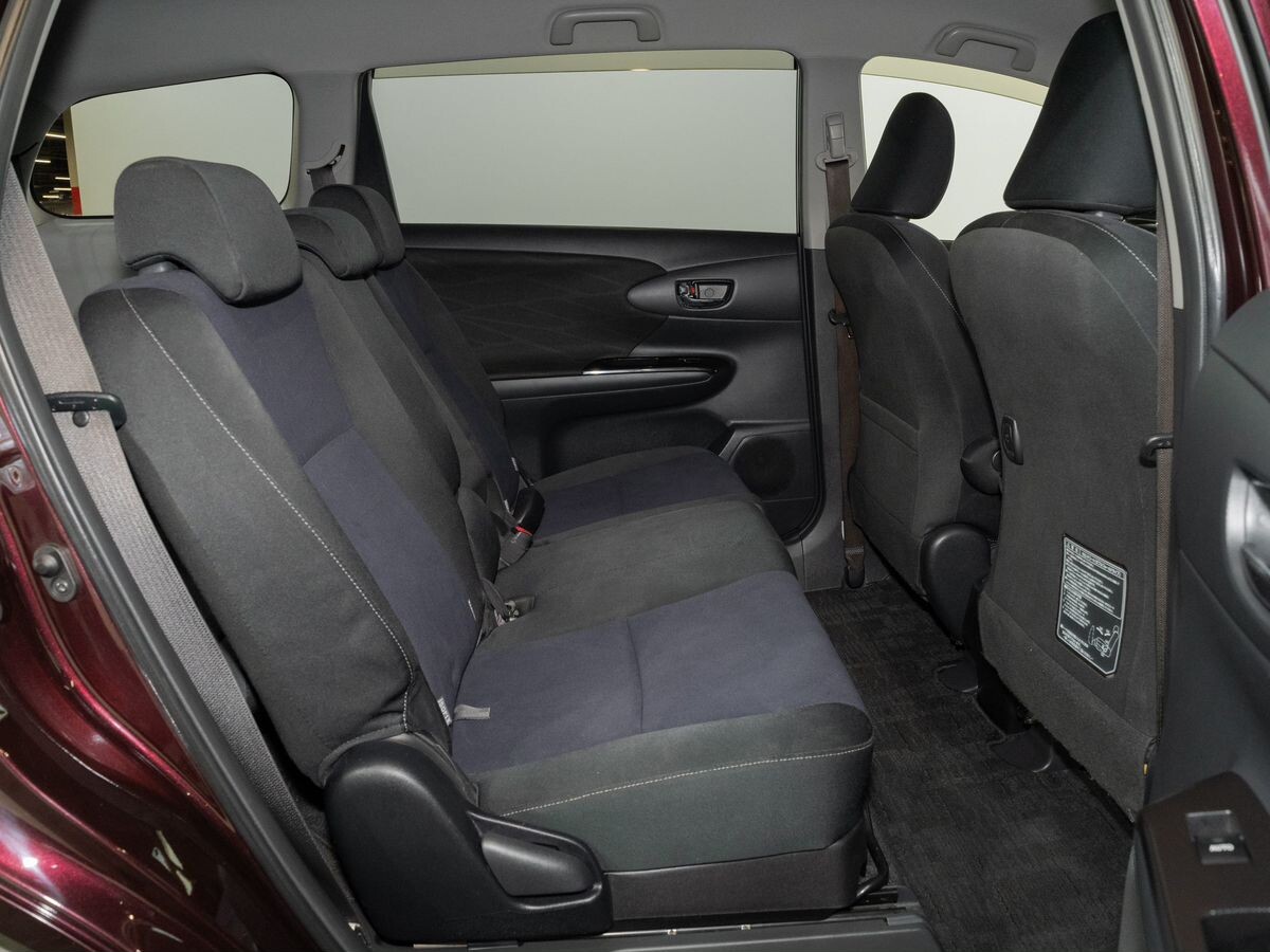 Toyota Wish 2012 - фото автомобиля