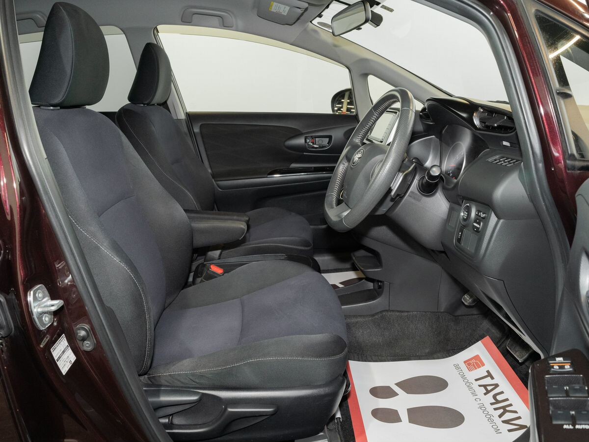 Toyota Wish 2012 - фото автомобиля
