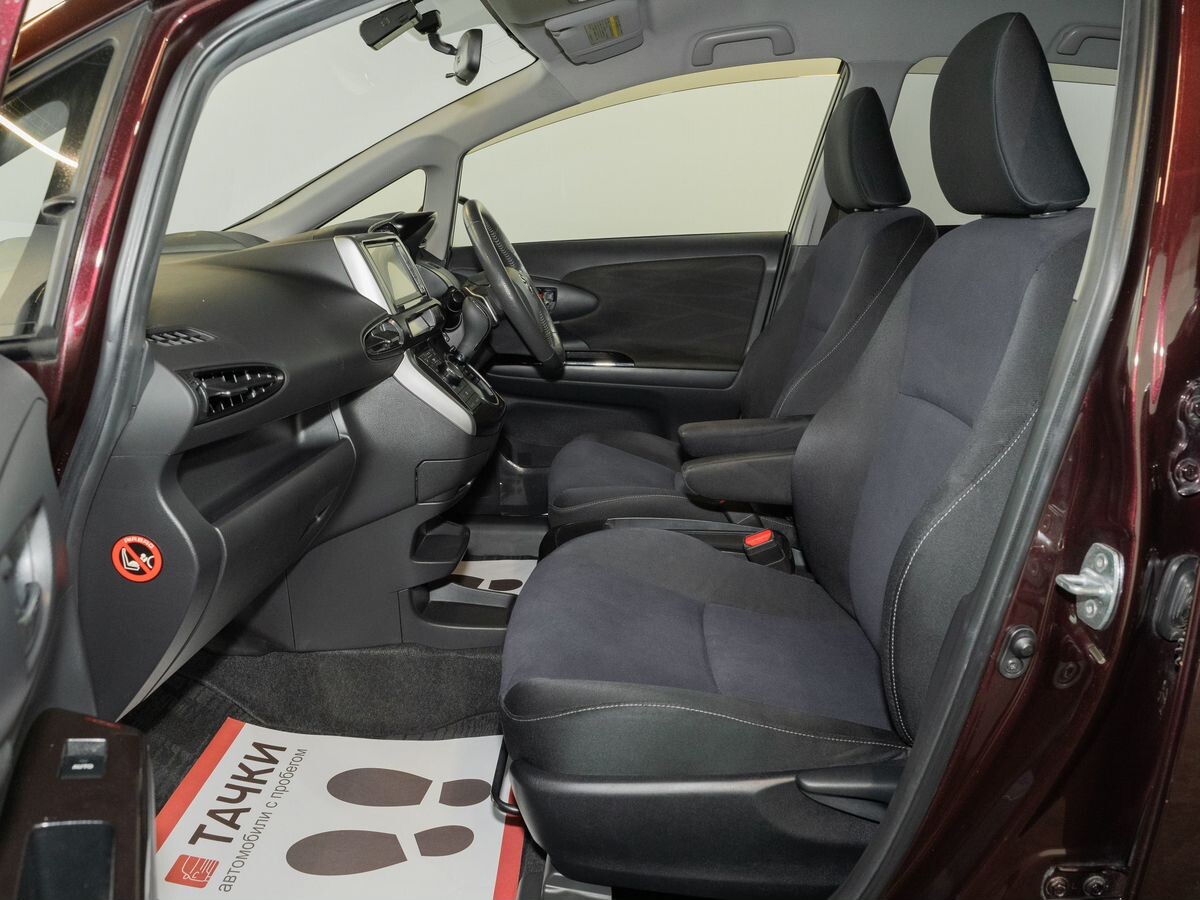 Toyota Wish 2012 - фото автомобиля
