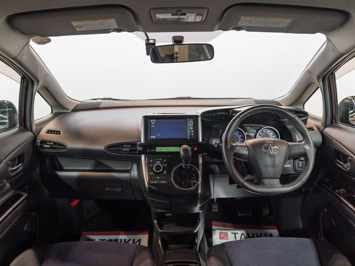 Toyota Wish 2012 - фото автомобиля