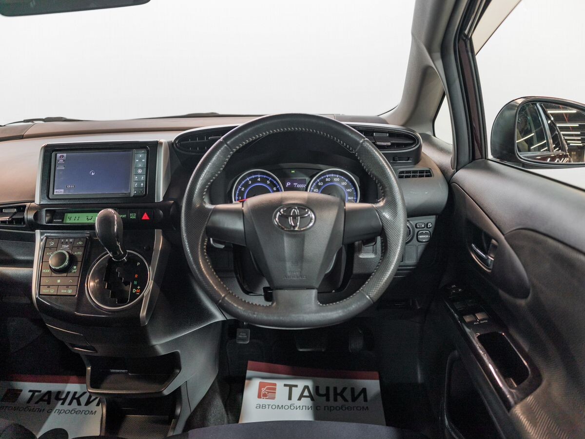 Toyota Wish 2012 - фото автомобиля