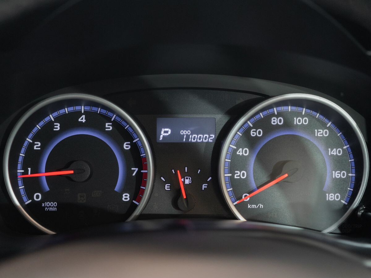 Toyota Wish 2012 - фото автомобиля