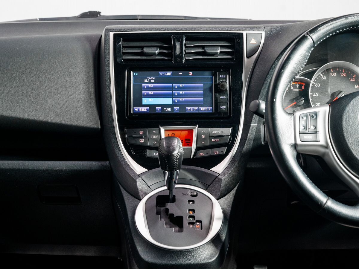 Toyota Ractis 2015 - фото автомобиля