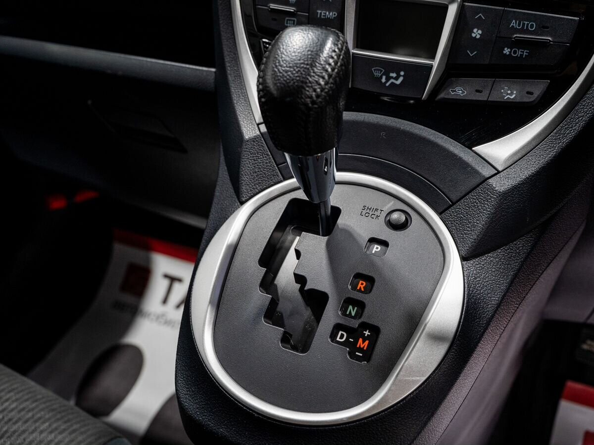 Toyota Ractis 2015 - фото автомобиля