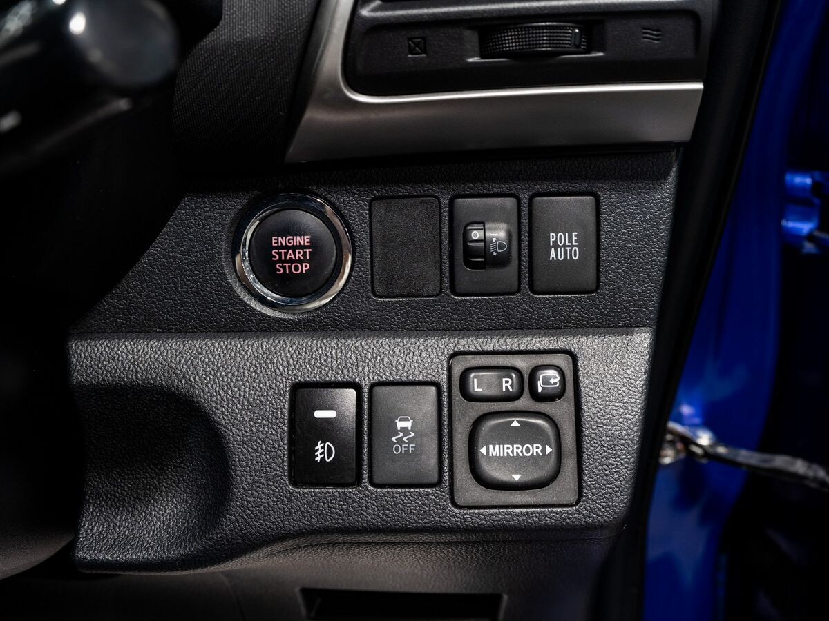Toyota Ractis 2015 - фото автомобиля