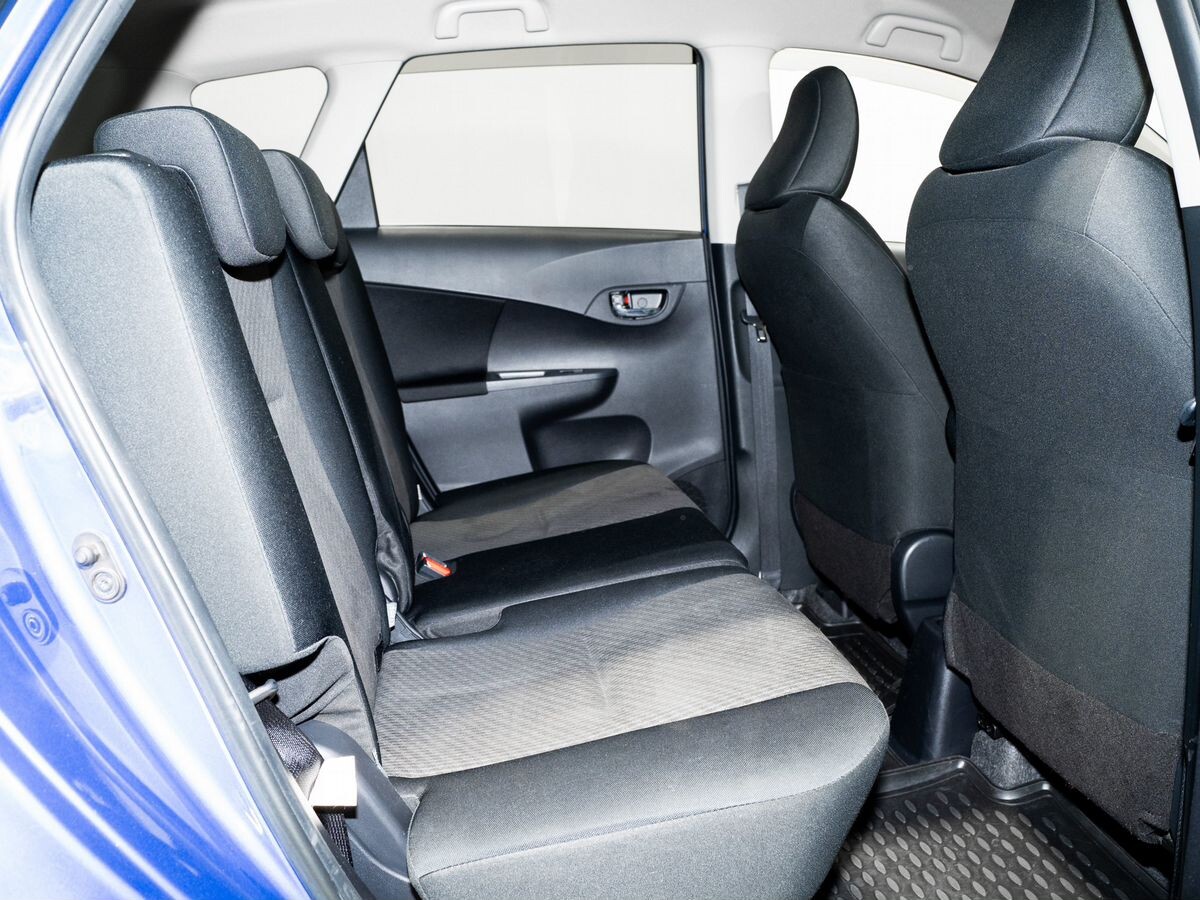 Toyota Ractis 2015 - фото автомобиля