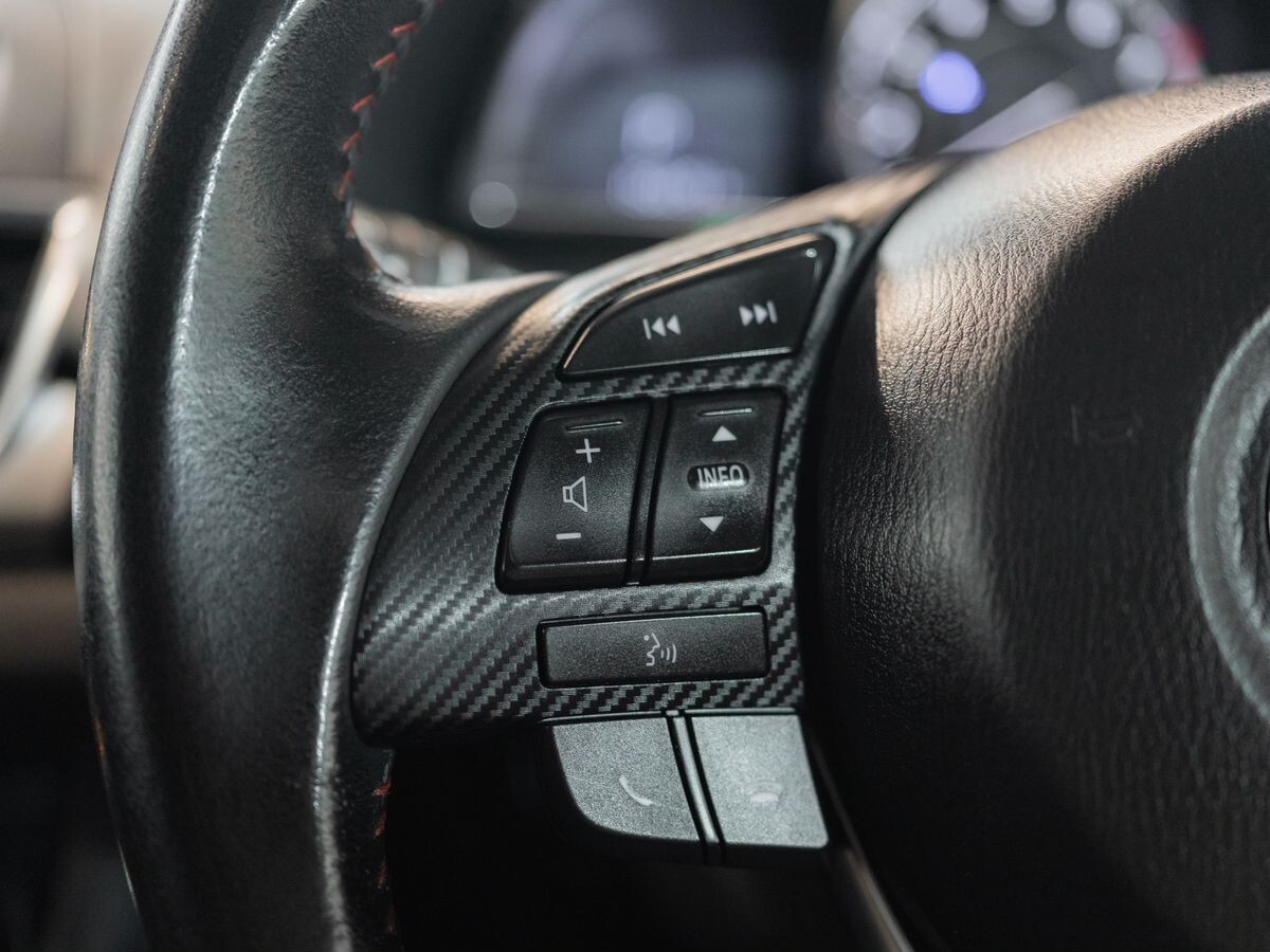 Mazda Axela 2015 - фото автомобиля