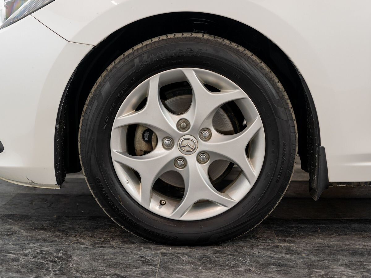 Mazda Axela 2015 - фото автомобиля