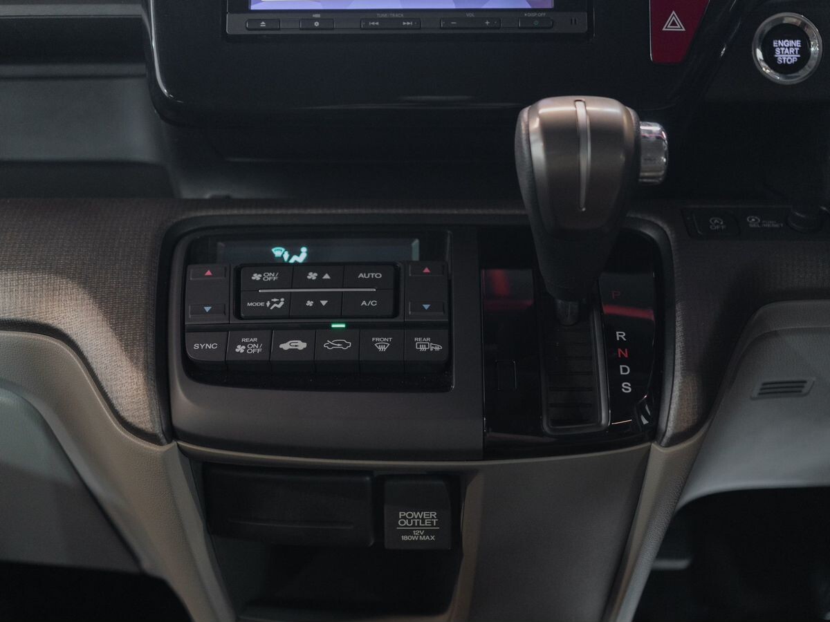 Honda Stepwgn 2016 - фото автомобиля