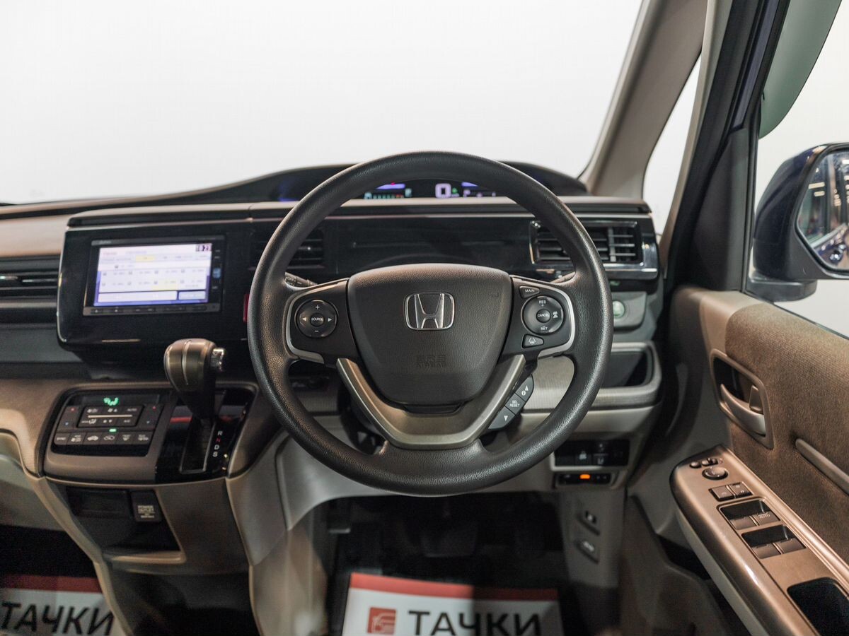 Honda Stepwgn 2016 - фото автомобиля