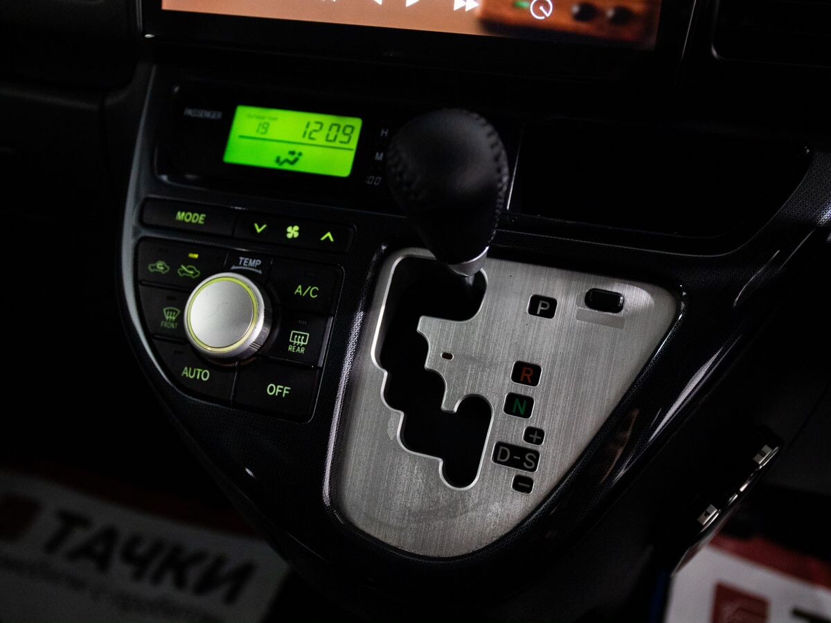 Toyota Wish 2008 - фото автомобиля