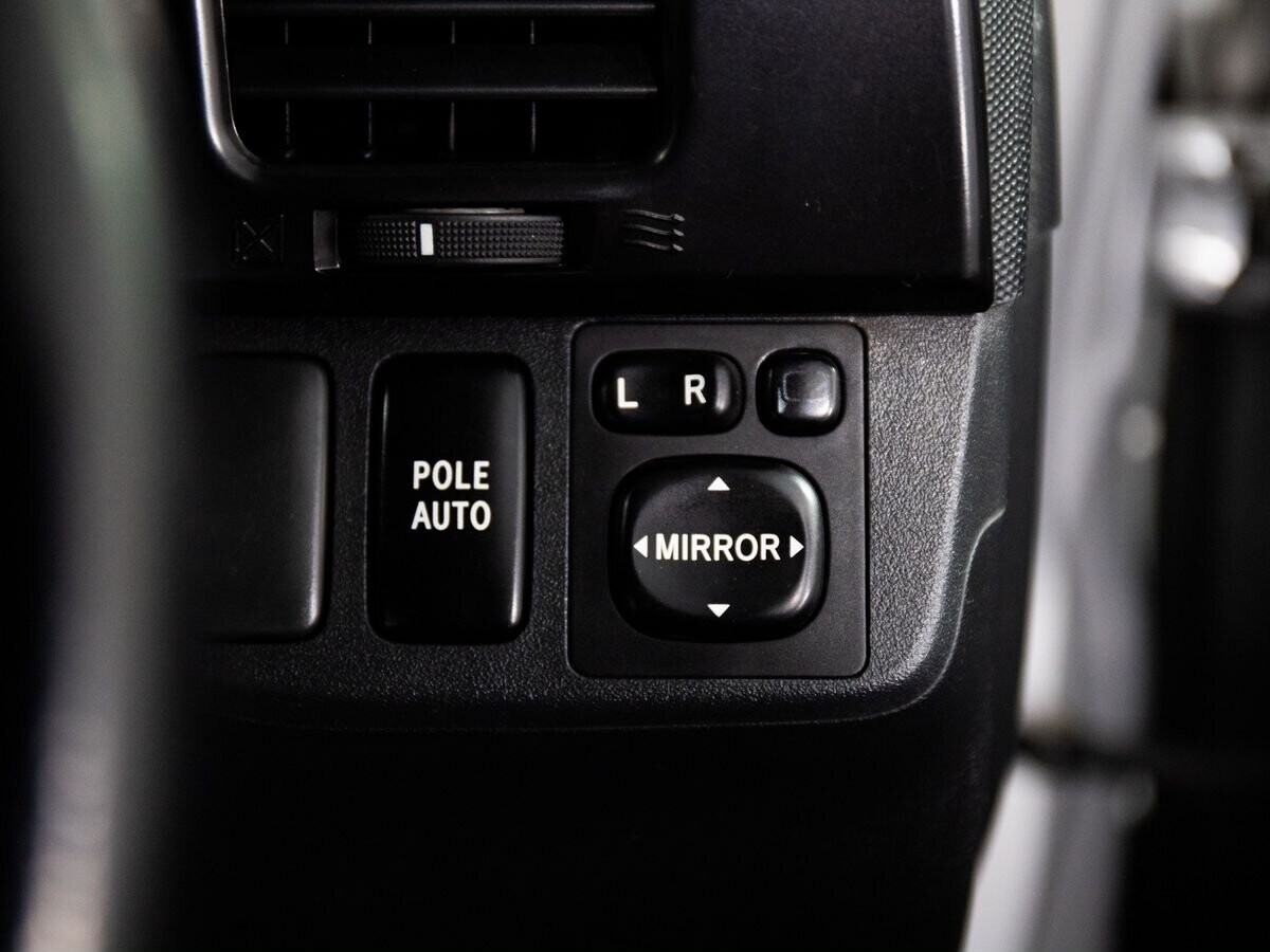 Toyota Wish 2008 - фото автомобиля