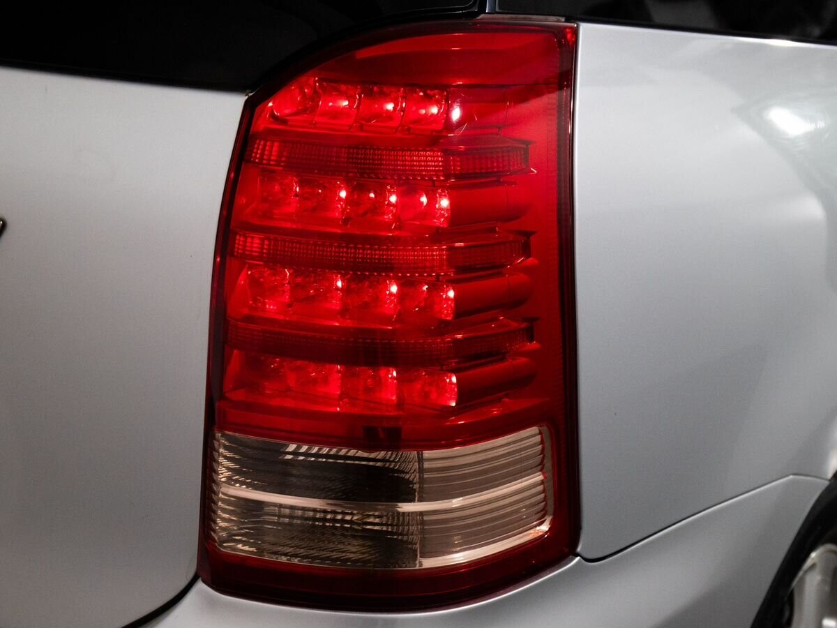 Toyota Wish 2008 - фото автомобиля