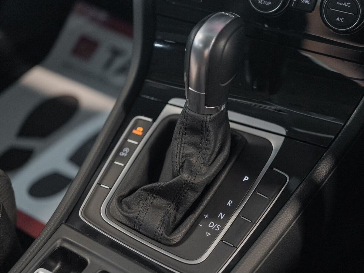 Volkswagen Golf 2013 - фото автомобиля