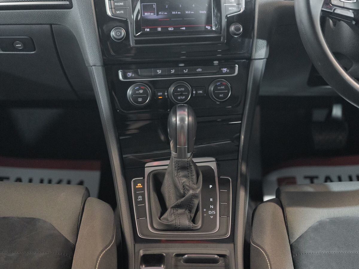 Volkswagen Golf 2013 - фото автомобиля