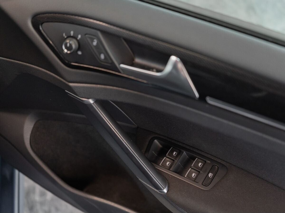 Volkswagen Golf 2013 - фото автомобиля