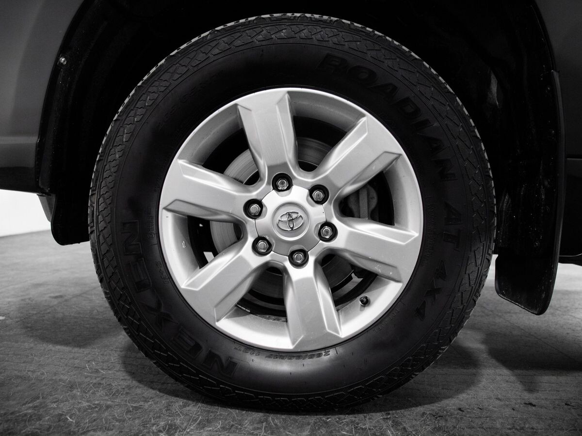 Toyota Land Cruiser Prado 2017 - фото автомобиля