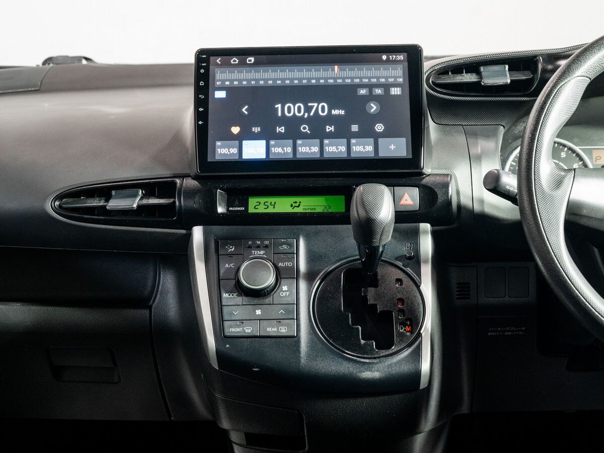 Toyota Wish 2009 - фото автомобиля